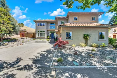 Exterior - 2104 Fieldcrest Ave, Fairfield, CA 94534 photo 4 of 19
