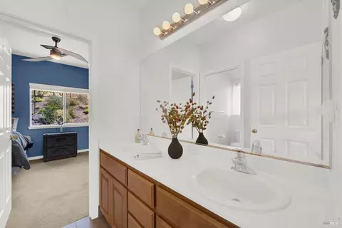 Bath - 2104 Fieldcrest Ave, Fairfield, CA 94534 photo 5 of 6
