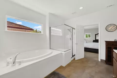 Bath - 2104 Fieldcrest Ave, Fairfield, CA 94534 photo 3 of 6