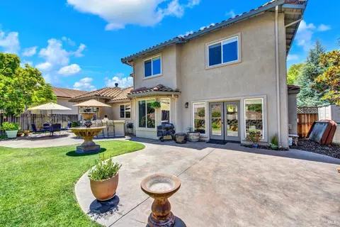 Exterior - 2104 Fieldcrest Ave, Fairfield, CA 94534 photo 10 of 19
