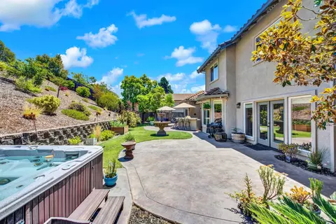 Exterior - 2104 Fieldcrest Ave, Fairfield, CA 94534 photo 8 of 19