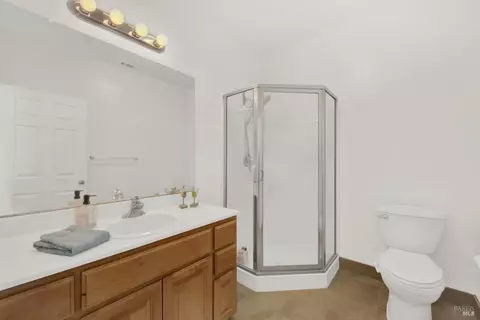 Bath - 2104 Fieldcrest Ave, Fairfield, CA 94534 photo 6 of 6