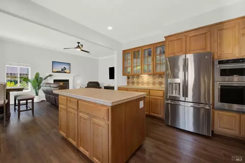 Kitchen - 2104 Fieldcrest Ave, Fairfield, CA 94534 photo 5 of 8