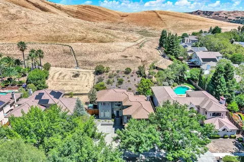 View/Area - 2104 Fieldcrest Ave, Fairfield, CA 94534 photo 4 of 5