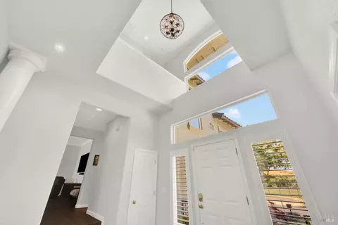 Entry Way - 2104 Fieldcrest Ave, Fairfield, CA 94534 photo 6 of 11