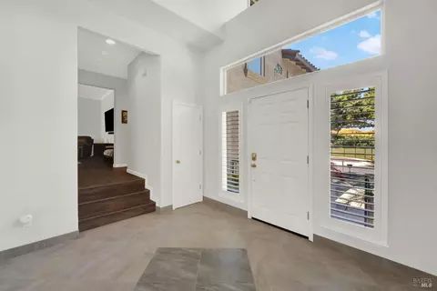 Entry Way - 2104 Fieldcrest Ave, Fairfield, CA 94534 photo 5 of 11