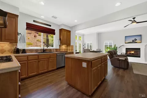 Kitchen - 2104 Fieldcrest Ave, Fairfield, CA 94534 photo 4 of 8