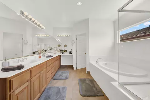 Bath - 2104 Fieldcrest Ave, Fairfield, CA 94534 photo 2 of 6