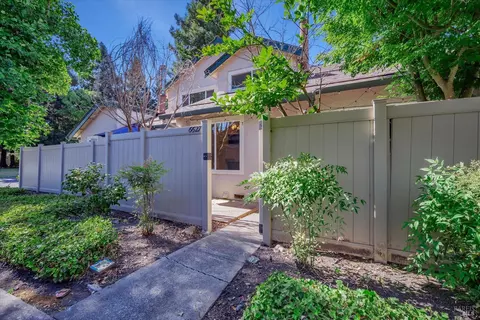 6627 Meadow Pines Ave, Rohnert Park, CA 94928