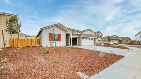 1395 Roosevelt St, Dixon, CA 95620