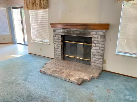 Living - 642 Hawk Dr, Vacaville, CA 95687 photo 8 of 10