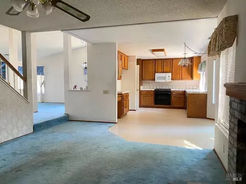 Living - 642 Hawk Dr, Vacaville, CA 95687 photo 7 of 10