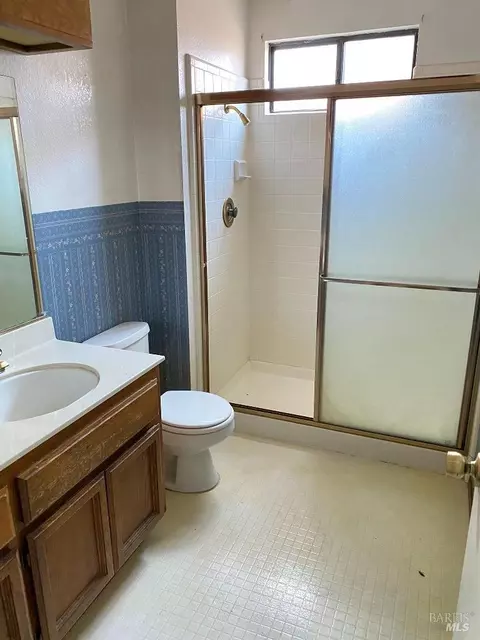 Bath - 642 Hawk Dr, Vacaville, CA 95687 photo 1 of 6