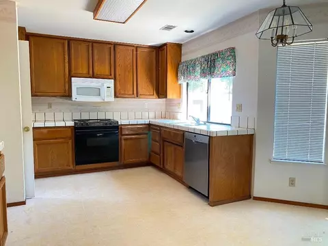 Kitchen - 642 Hawk Dr, Vacaville, CA 95687 photo 2 of 5