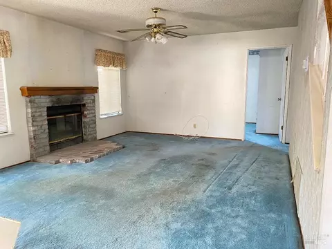 Living - 642 Hawk Dr, Vacaville, CA 95687 photo 5 of 10