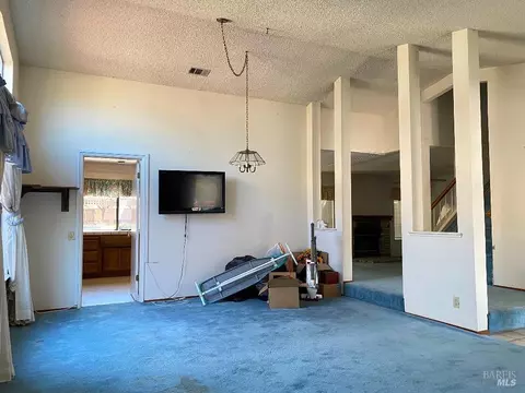 Living - 642 Hawk Dr, Vacaville, CA 95687 photo 4 of 10