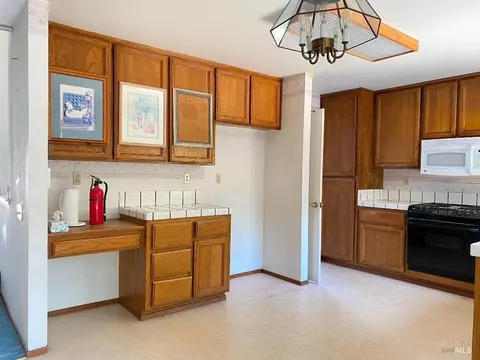 Kitchen - 642 Hawk Dr, Vacaville, CA 95687 photo 3 of 5