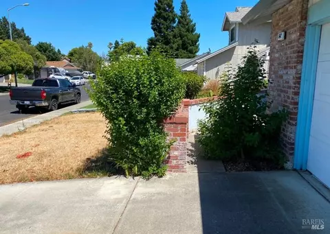 Exterior - 642 Hawk Dr, Vacaville, CA 95687 photo 5 of 28