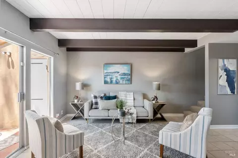 1548 Center Rd #25, Novato, CA 94947
