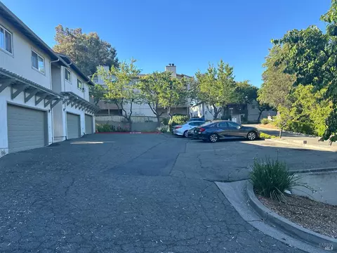 129 Whalebone Ct, Vallejo, CA 94591 photo 2