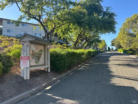 129 Whalebone Ct, Vallejo, CA 94591 photo 3