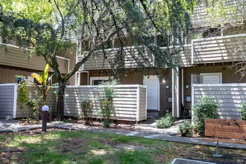 2179 W Steele Ln, Santa Rosa, CA 95403