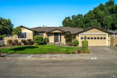651 Parkside Dr, Santa Rosa, CA 95404