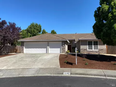 1242 Hidden Oaks Ct, Vacaville, CA 95687