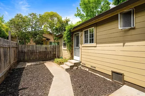 316 Edith St, Petaluma, CA 94952 photo 4