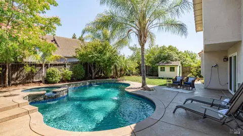 2041 Moss Valley Dr, Fairfield, CA 94534
