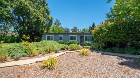 1541 Mountain View Ave, Petaluma, CA 94952