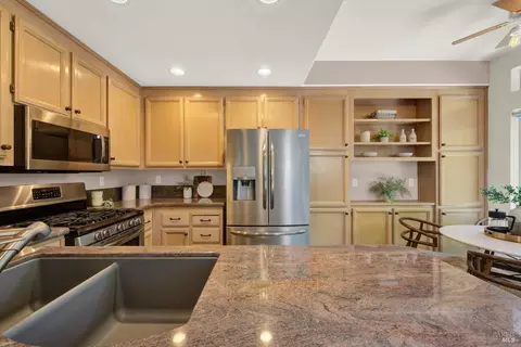 Kitchen - 413 Trailhead Way, Martinez, CA 94553 photo 11 of 11