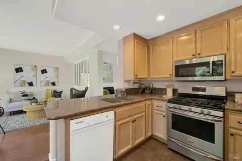 Kitchen - 413 Trailhead Way, Martinez, CA 94553 photo 7 of 11