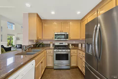 Kitchen - 413 Trailhead Way, Martinez, CA 94553 photo 6 of 11