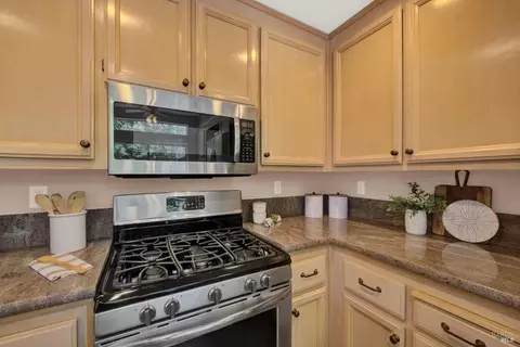 Kitchen - 413 Trailhead Way, Martinez, CA 94553 photo 8 of 11