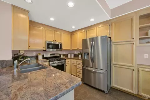 Kitchen - 413 Trailhead Way, Martinez, CA 94553 photo 5 of 11