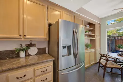 Kitchen - 413 Trailhead Way, Martinez, CA 94553 photo 9 of 11