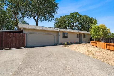 1112 Graham Ct, Windsor, CA 95492