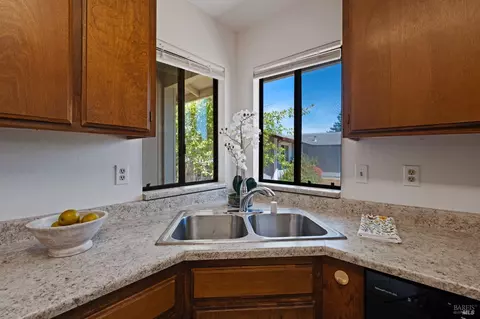 1112 Graham Ct, Windsor, CA 95492 photo 12