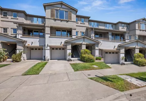 2597 Edgewater Dr, Santa Rosa, CA 95407