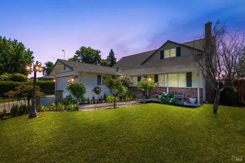 248 Riverdale Ave, Vacaville, CA 95687