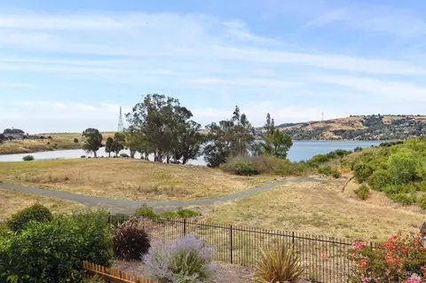 165 Shoal Dr W, Vallejo, CA 94591 photo 2