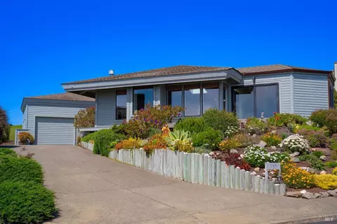 933 Gull Dr, Bodega Bay, CA 94923