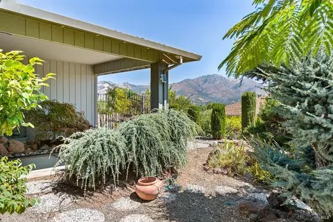 492 Oak Brook Ct, Santa Rosa, CA 95409