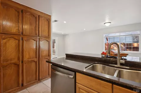 112 Pacific Ct, Vallejo, CA 94589 photo 9
