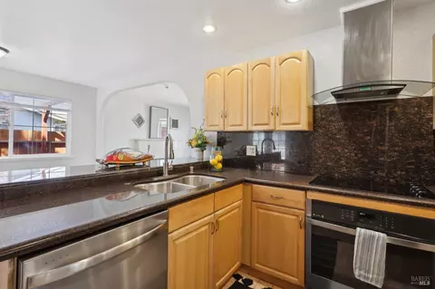 112 Pacific Ct, Vallejo, CA 94589 photo 8