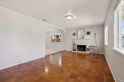 112 Pacific Ct, Vallejo, CA 94589 photo 3