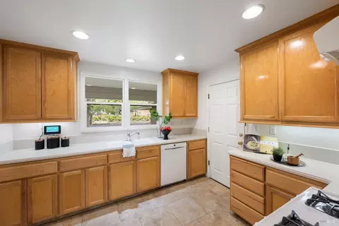 2033 Illinois St, Vallejo, CA 94590 photo 10