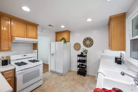 2033 Illinois St, Vallejo, CA 94590 photo 14