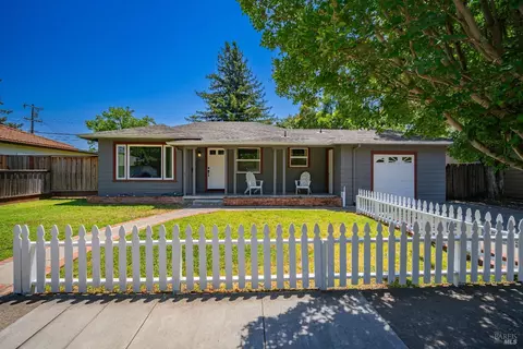 2732 Village Side Dr, Santa Rosa, CA 95405